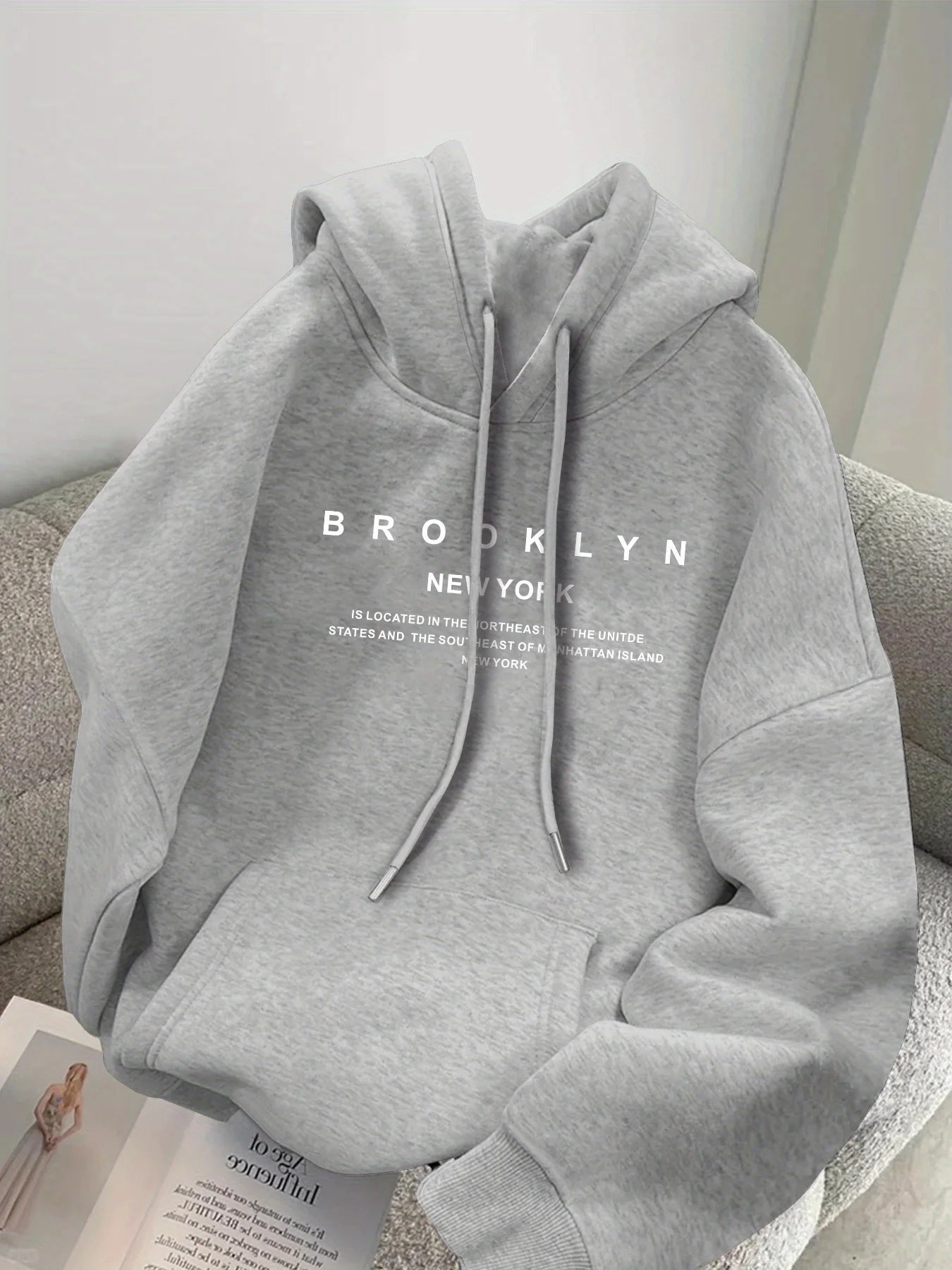 Men's autumn and winter fashionable casual loose Brooklyn graphic print fleece pullover long sleeved hooded sweatshirt