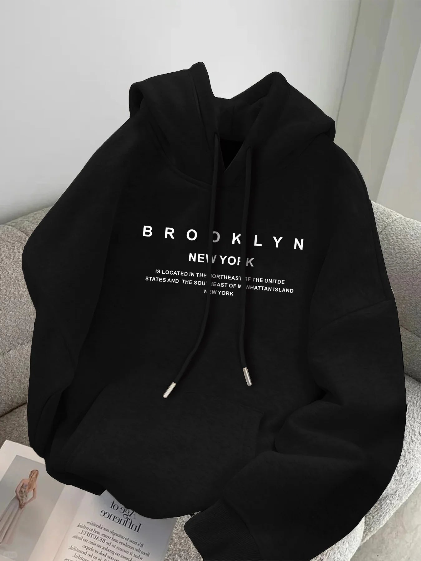 Men's autumn and winter fashionable casual loose Brooklyn graphic print fleece pullover long sleeved hooded sweatshirt